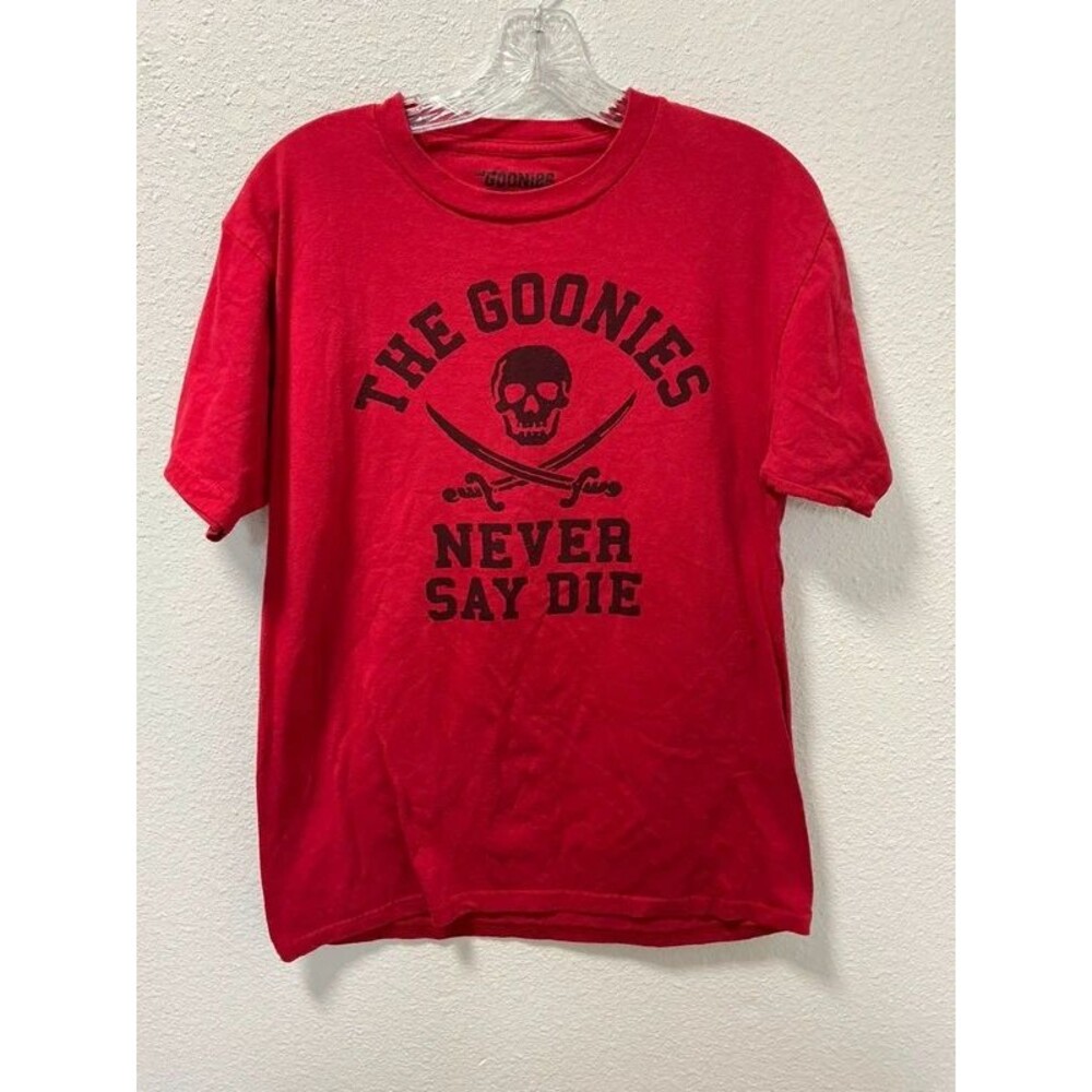 The Goonies Never Say Die T Shirt Men’s medium red skull cross swords movie tee